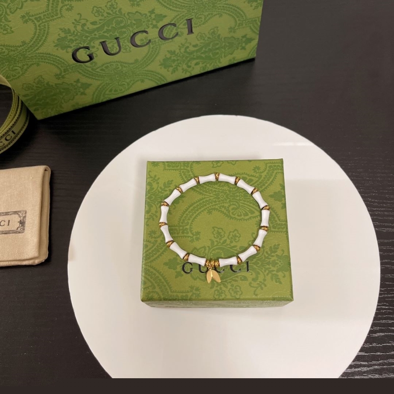 G*u*i bracelets
